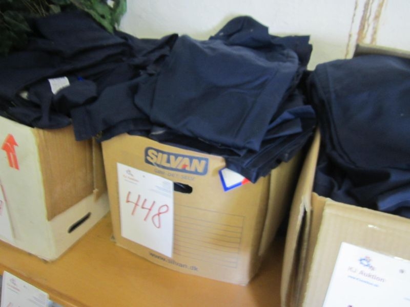 Kasse med ca 30 par arbejdstøj; overalls/bukser/jakke, Björnkläder, mørkeblå - KJ Auktion Maskinauktioner