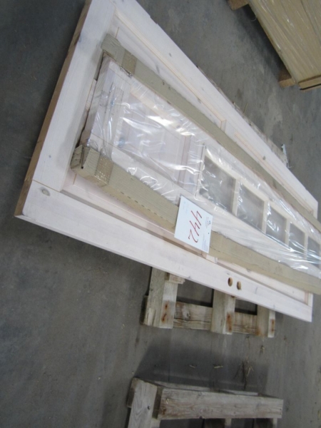 Palle med fyldinggsdørplade i fyr, 825x2020x40 mm, samt sidestykke med glas, ca 400x2040 mm, ubrugt