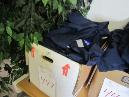 Kasse med ca 30 par arbejdstøj; overalls/bukser/jakke, Björnkläder, mørkeblå