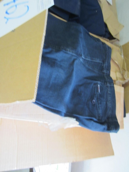 Kasse med ca 18 par arbejdstøj; overalls/bukser/jakke, Björnkläder,  eller cowboybukser, mørkeblå