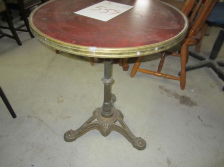 Rundt bord med messingkant og understel i bronze/messing, diameter ca 60 cm, sælges af privat, kun moms af salær