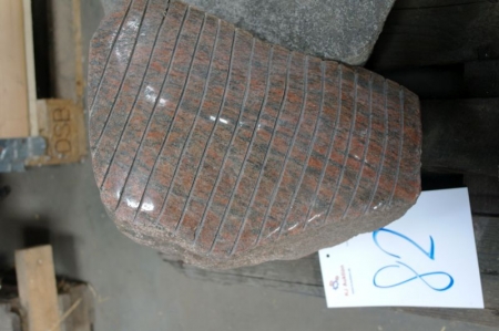 2 slebne sten med motiv, sælges af privat, kun moms af salær