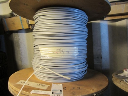 Ca 350 m kabel, ca 250 m kabel, ca 96 m kabel, ca 185 m kabel, alle på tromle, specifikationer som på fotos