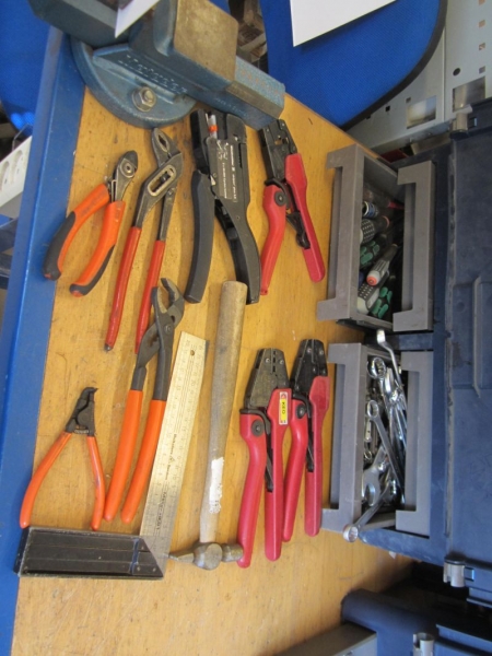 Værktøjskasse med indhold af værktøj