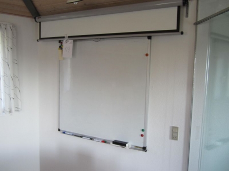 Whiteboard samt lærred, bredde på lærred ca 170 cm