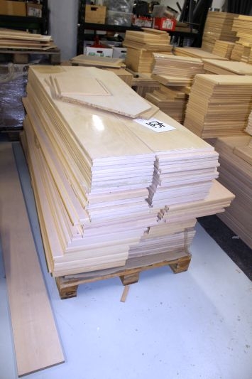 Large lot new quality fronts for the kitchen cabinets and drawers, ASK, i.e delivered to JKE kitchens