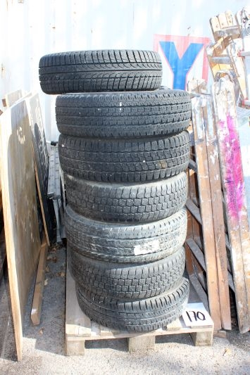 Pallet with tires of different sizes