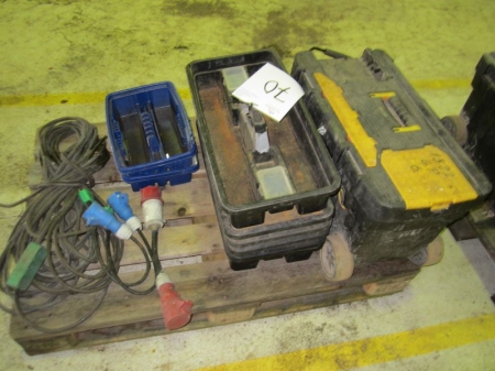 Pallet with toolbox and two extension cables