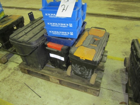 Pallet with 3 tool boxes and 8 x small tool boxes
