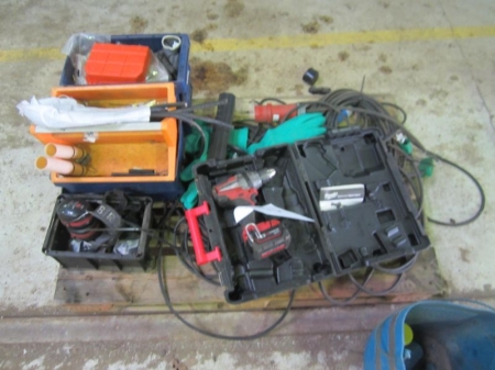 Pallet with cordless drill, Milwaukee in trunk extension cable, small tools and accessories