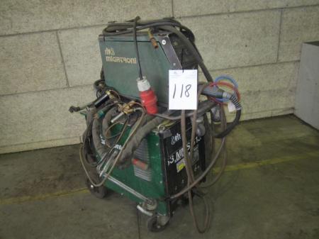 CO² Welding rectifier Migatronic KMX 550, water-cooled and with wire feeder, s / n 02080816, complete with welding hoses etc.