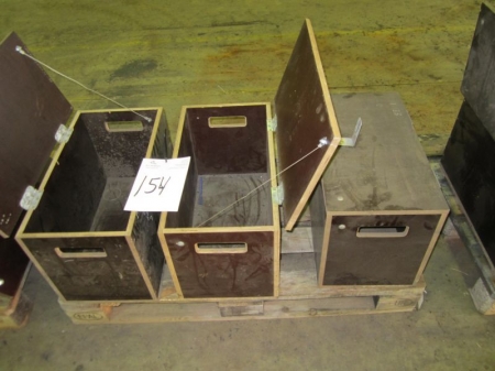 Pallet with 3 tool boxes in wood