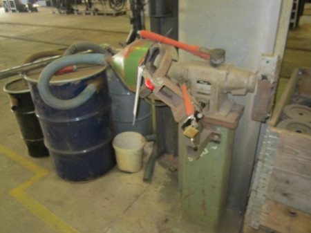 Bench Grinders KEF with apparatus for grinding discs and dust barrels trailers