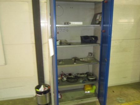 Steel cabinet with 2 doors, Blika without key, containing battery chargers and other