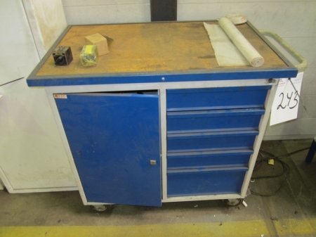 Tool trolley with doors and 5 drawers with contents: 2 magnetic bases and some hand tools