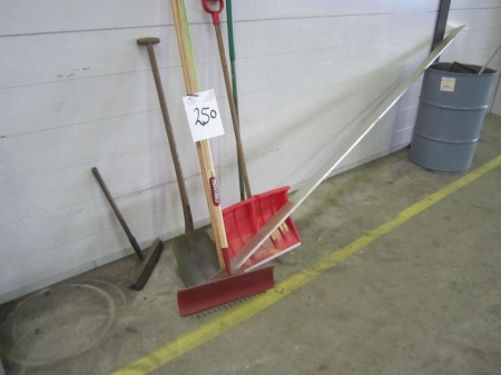 Snow shovel, scraper, shovel, broom, straightedge