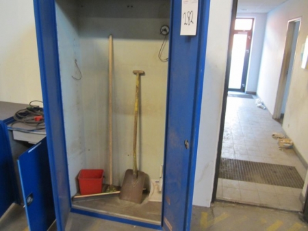 Steel cabinet with 2 doors, Blika without key containing broom and swab
