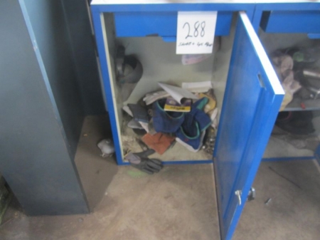 Steel cabinet with 1 door and content, as well as pallet with 6 light fixtures, etc.