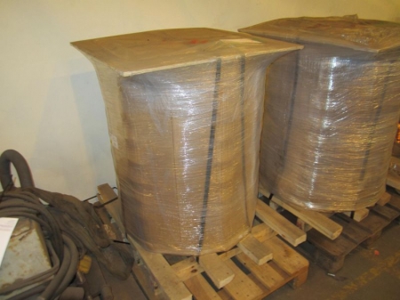 Pallet with 900 kg Hyundai rods M-12k Ø2.4 mm, and pallet with 2 rolls do (file photo)