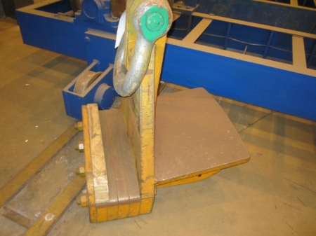 J-hook lifting beam, 40 tons combined with shackle
