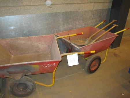 2 x 2-wheeled wheelbarrows