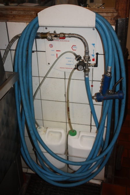 Vaskesystem med 2 sæbebeholdere