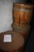 Decoration: 3 barrels