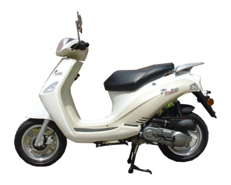 30 km / h, Retro Scooter with 4-stroke KYMCO engine running about 40 km on one liter of petrol, white color, view description: