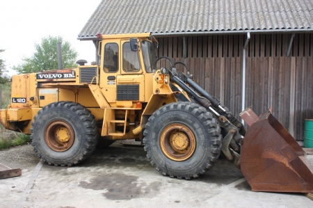 Wheel loader Volvo BML L120. Hours: 37683. Bucket: 3,5m3. Tooth no T21. Holder. Cut: 280x270x30. Chassis: * L120V6317 * BMA. Note: The transmission condition unknown