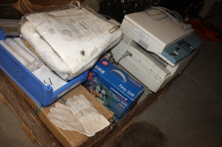 Pallet with various, including receipt rolls, Party Grill, drywall screws, oil-absorbing kit + 2 printers + box with gloves, unused