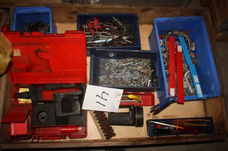 Pallet with various hand tools + nail gun Hilti