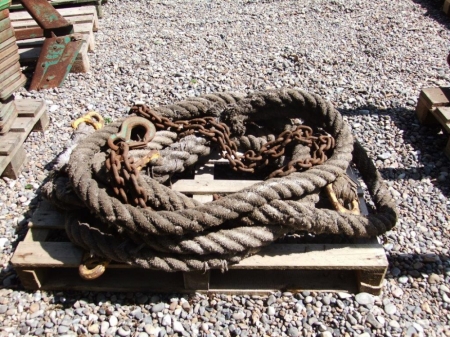 2 x towing wire and 2. towing chains