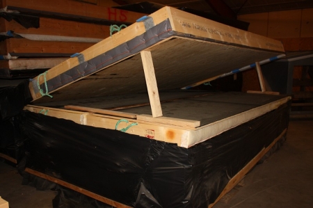 Roofing elements / wall, prefabricated. Approximately 200 m2. Welded roofing felt. Isolation A37, 245 mm. Modules 4200, 3664 x 2393. Total 5 pallets. File photo. For sale on online auction with the possibility of negotiated sale no later than one week bef