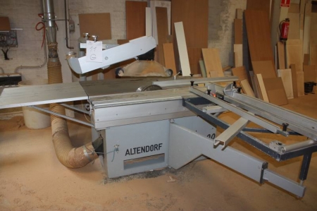 Circular saw, Altendorf TKR-90. SN: 94-11-96. Max. 450 mm. Year 1994. Table to the right of the saw: 1000mm. Table to the left of the saw: 1500mm. Including accessories