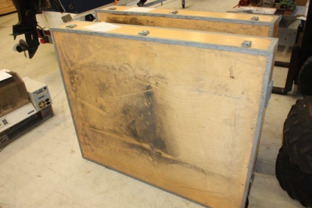 Wooden box, B: 130 cm, H 22 cm, D 100 cm
