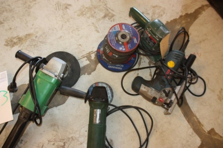 Div. Power tools, angle grinder, jig saw, sander + about 18 small abrasive discs and three large abrasive discs