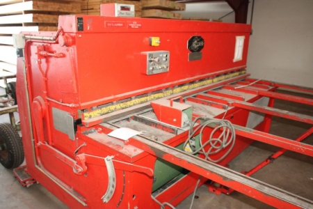 CNC Guillotine, Eclair, type ASS 6.5. Max capacity: 6.5 mm. Working width 2550 mm. SN: 161. Only for aluminum. Series: 1614. (skates included)