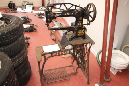 Antique sewing machine, Singer