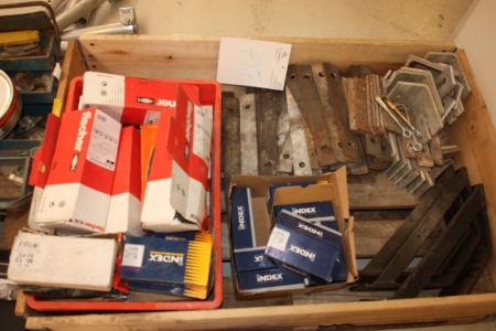 Pallet with various fittings + ekspander bolts