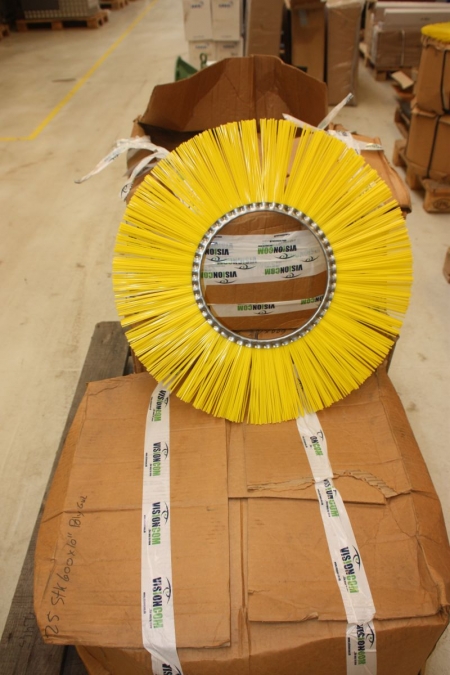 Approximately 75 x broom rings, polycarbonate, yellow, ø600 mm. Hole: 10 "