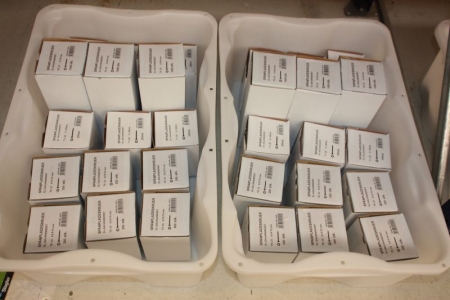 2 kasser spånpladeskruer, assorterede størrelser, bl.a. 4 x 40 mm, 4 x 70 mm, 5 x 60 mm, 5 x 70 mm
