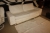 Sofa med hvidt stofbetræk