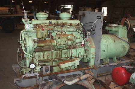 Generator, dieseldrevet. Ruston & Hornsby. Engine No: 4036-1267-10. Type 6YE. Rated load: 112 BHP. Generator: DAE type G. 620-430. SN: 557957. Kva: 90/100. Drift: Kont / int. 1500 o/min. 380V. AMP: 136/152. 3-faset