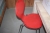 Spisebord, massiv eg. 100x220 cm. Højde = 75 cm. 2 stabelstole, skalstole, træ, rød.