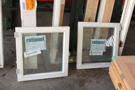 3 vinduer, Rational, 44,3x45,5 cm +  diverse dørkarme: Bl.a karm 90x216 cm + 2 karme 88,8x208 cm. + 2 øvrige vinduer.