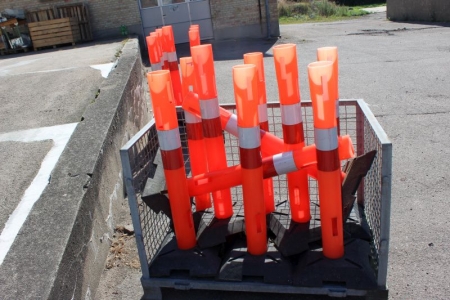 Pallet with marker posts