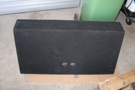 Auto HI-FI stereo speakers with subwoofer have separate fair hearing damage on his conscience