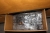 Opbevaringskasse på stavtiv med diverse læder rester og stykker til bl.a. bilsæder