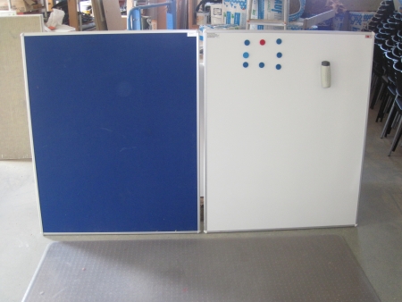 Whiteboard, 100 x 120 cm + message board, 100 x 120 cm + Gelände, ca. 180 x 120 cm