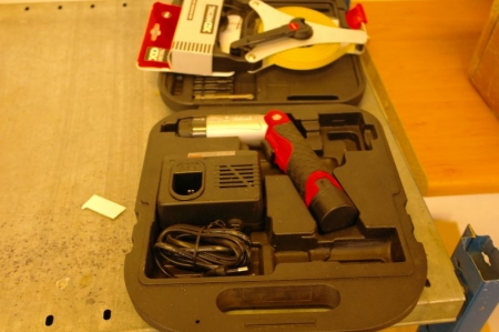 9.6V screwdriver in suitcase + 30m tape measure